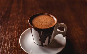 Chocolate caliente y galletas artesanas, ¡Combo perfecto!